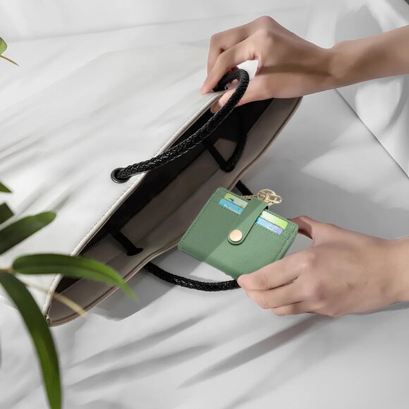 New Women's Green Slim RFID Bifold Wallet Zipper Pocket, ID Window & Keychain - Picture 8 of 8